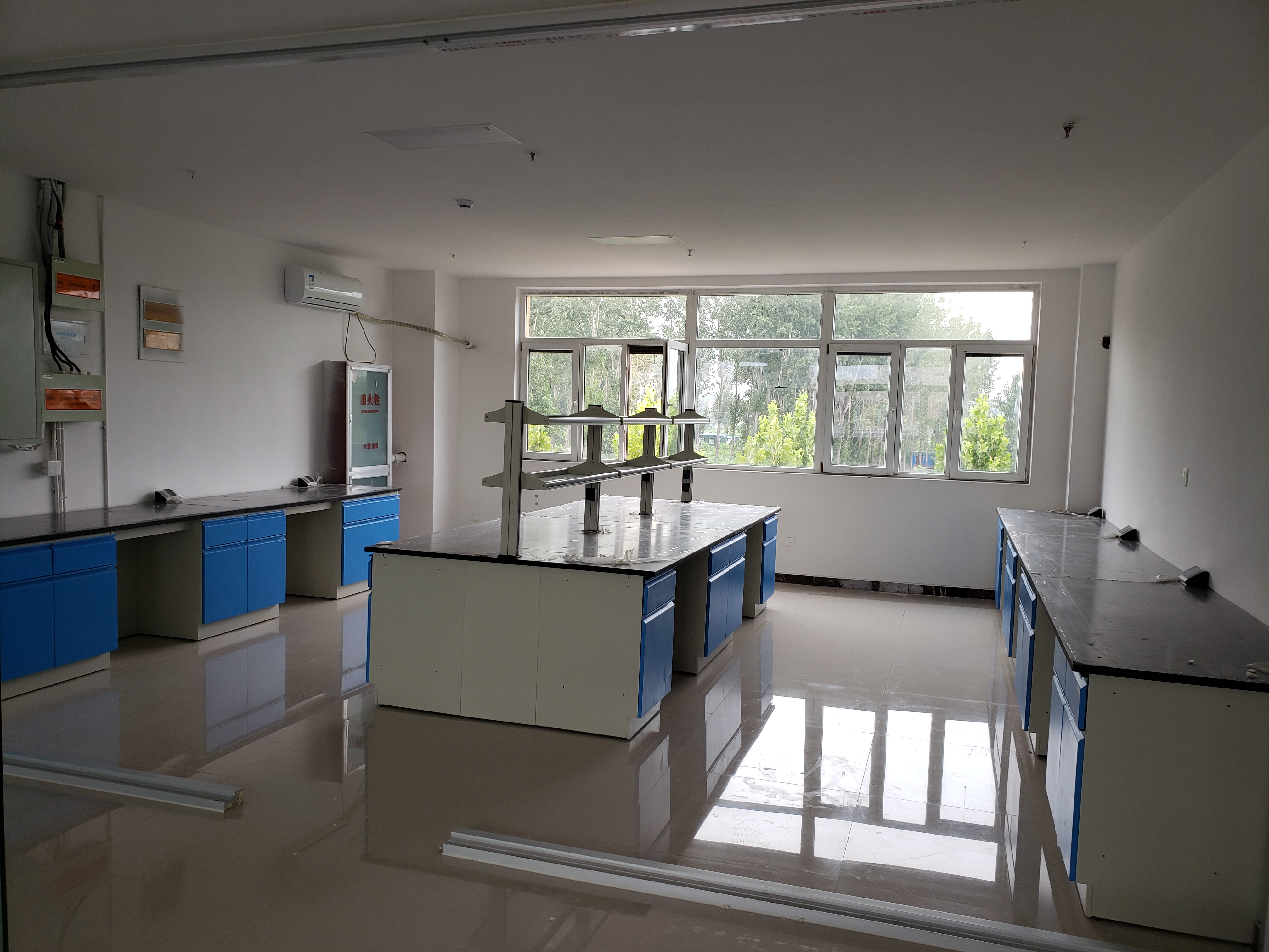 山東實驗臺廠家教你如何判斷實驗臺質量好壞？